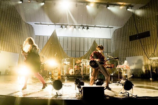 GLIM SPANKY、メジャーデビュー10周年を記念した日比谷野音オフィシャルレポート