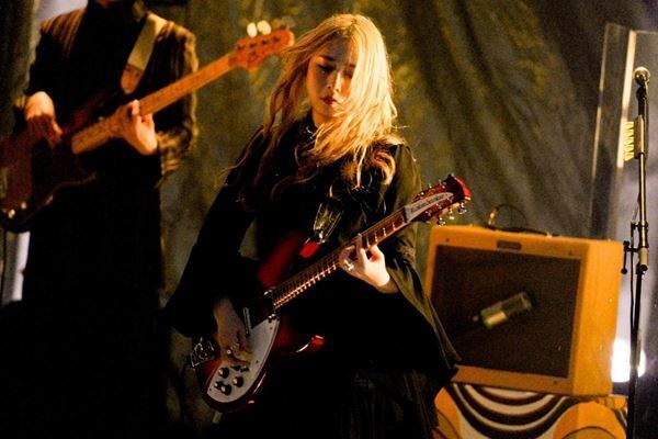 GLIM SPANKY、メジャーデビュー10周年を記念した日比谷野音オフィシャルレポート