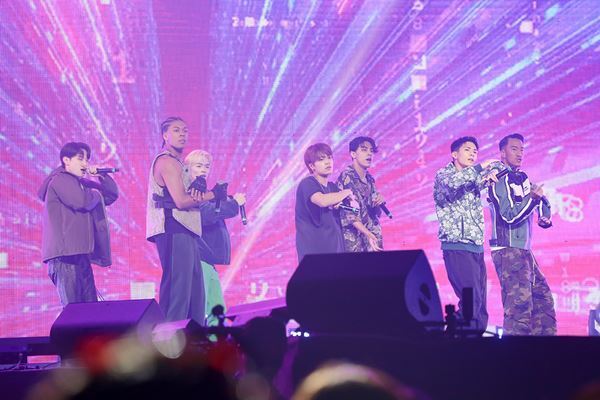 BALLISTIK BOYZ＆PSYCHIC FEVER、タイ武者修行の集大成ライブを現地で開催「世界に羽ばたいていけるように」