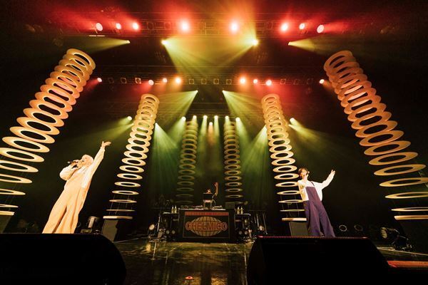 chelmico、2年2カ月ぶり有観客ワンマンレポート「また会えるときまでご無事で」