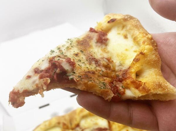 同じチーズ系ピザでも個性がハッキリ！　ピザハット&amp;ドミノピザ&amp;ピザーラを食べ比べてみた