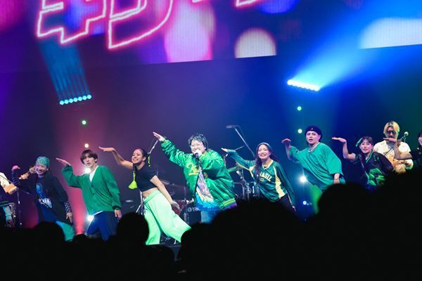 紅白初出場のこっちのけんと、自身最大のワンマンで涙　「人生が変わった」1年の感謝伝える【オフィシャルレポート】