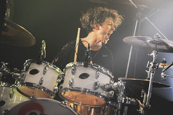 [Alexandros]、ライブハウスツアー『SINGLE 1 TOUR』開幕　11年ぶりの新宿LOFT公演オフィシャルレポート