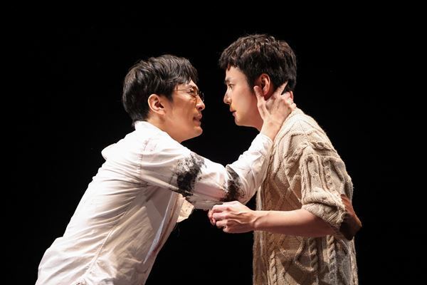 小川絵梨子による新翻訳『ピローマン』開幕　舞台写真＆出演者コメント到着