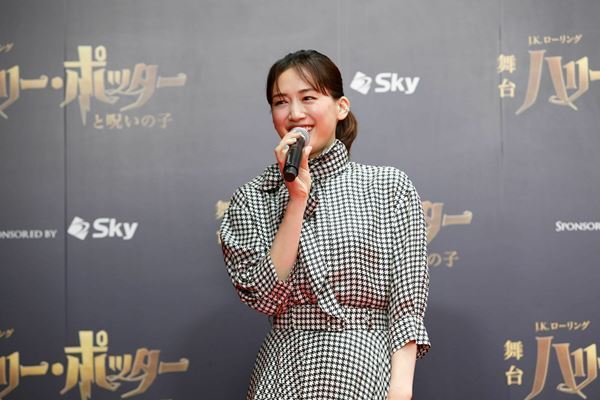 魔法の世界へようこそ！　舞台『ハリー・ポッターと呪いの子』開幕で、豪華著名人が集結＆大感動