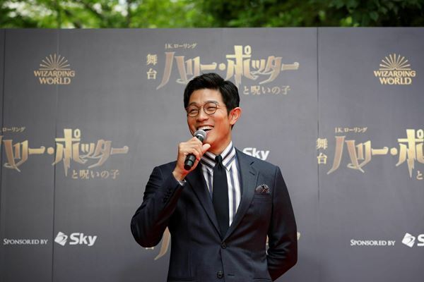 魔法の世界へようこそ！　舞台『ハリー・ポッターと呪いの子』開幕で、豪華著名人が集結＆大感動