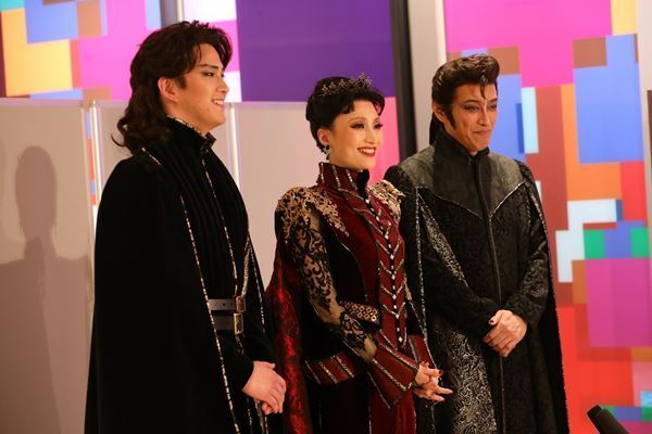 望海風斗主演、新作ミュージカル『イザボー』本日開幕