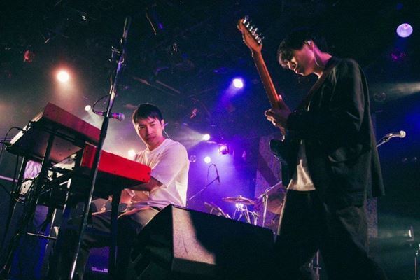 Kroi、グルーヴ感あふれるステージとサプライズの連続で観客を圧倒。Bialystocksがひいた!?新キャラも登場【広島公演ライブレポート】