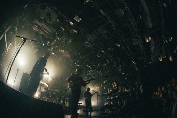 Kroi、グルーヴ感あふれるステージとサプライズの連続で観客を圧倒。Bialystocksがひいた!?新キャラも登場【広島公演ライブレポート】