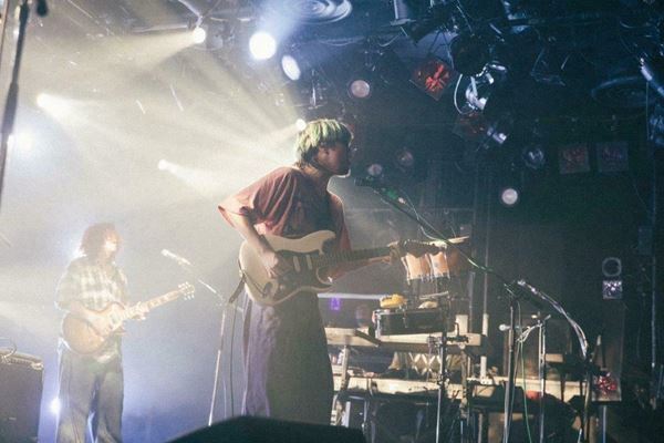 Kroi、グルーヴ感あふれるステージとサプライズの連続で観客を圧倒。Bialystocksがひいた!?新キャラも登場【広島公演ライブレポート】