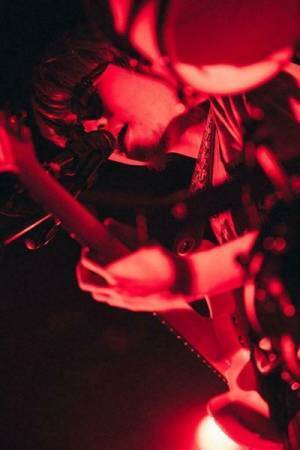 Kroi、グルーヴ感あふれるステージとサプライズの連続で観客を圧倒。Bialystocksがひいた!?新キャラも登場【広島公演ライブレポート】