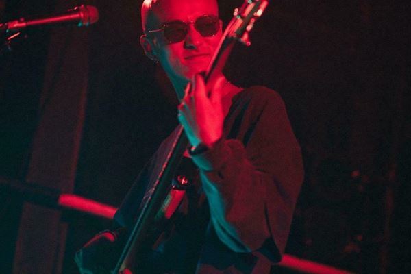 Kroi、グルーヴ感あふれるステージとサプライズの連続で観客を圧倒。Bialystocksがひいた!?新キャラも登場【広島公演ライブレポート】