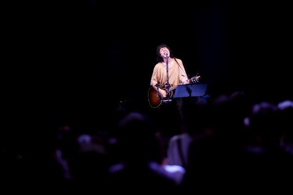 銀杏BOYZ、47都道府県弾き語りツアーの初日をレポート！ 「このツアーは、混じりっ気のない僕の意思なんです」