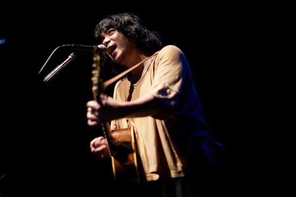 銀杏BOYZ、47都道府県弾き語りツアーの初日をレポート！ 「このツアーは、混じりっ気のない僕の意思なんです」