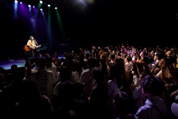 銀杏BOYZ、47都道府県弾き語りツアーの初日をレポート！ 「このツアーは、混じりっ気のない僕の意思なんです」