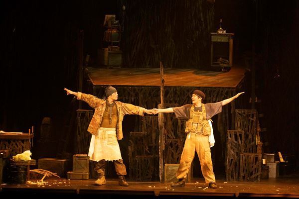 戦場の厨房で安田顕×林遣都が繰り広げる謎めいた舞台『死の笛』