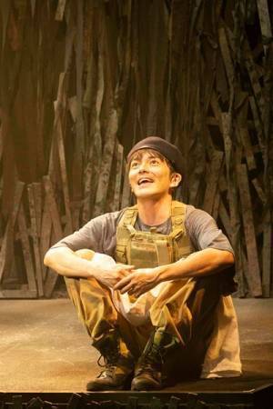 戦場の厨房で安田顕×林遣都が繰り広げる謎めいた舞台『死の笛』