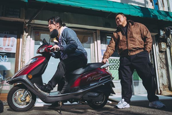 マ・ドンソクが全幅の信頼を寄せる監督が『犯罪都市』をさらに面白くする　2S写真も初公開