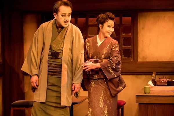 ナイロン100℃結成30周年記念公演『Don't freak out』開幕　松永玲子、村岡希美、ケラのコメント＆舞台写真到着