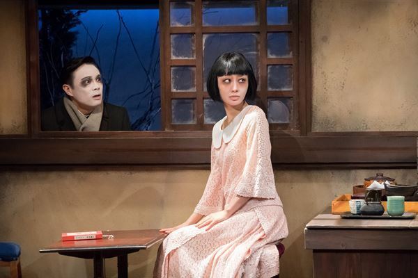 ナイロン100℃結成30周年記念公演『Don't freak out』開幕　松永玲子、村岡希美、ケラのコメント＆舞台写真到着