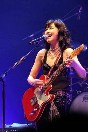 『岸谷香 感謝祭2024』ミラクルとガッツとキラキラが満載のスペシャルな一夜【ライブレポート】