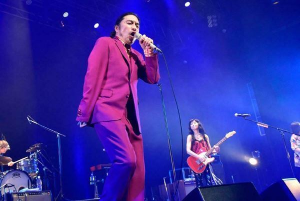 『岸谷香 感謝祭2024』ミラクルとガッツとキラキラが満載のスペシャルな一夜【ライブレポート】