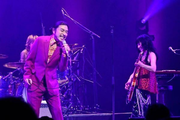 『岸谷香 感謝祭2024』ミラクルとガッツとキラキラが満載のスペシャルな一夜【ライブレポート】