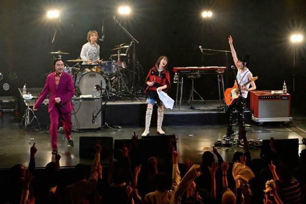 『岸谷香 感謝祭2024』ミラクルとガッツとキラキラが満載のスペシャルな一夜【ライブレポート】