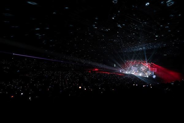 コブクロ、結成の地・大阪で結成25周年を記念した全国ツアーを完走【オフィシャルレポート】