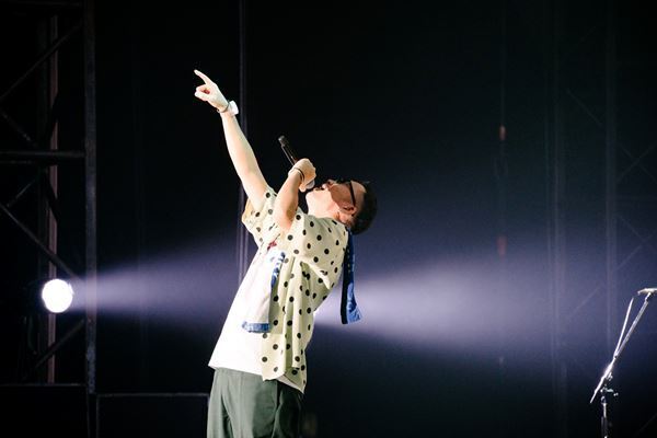 コブクロ、結成の地・大阪で結成25周年を記念した全国ツアーを完走【オフィシャルレポート】