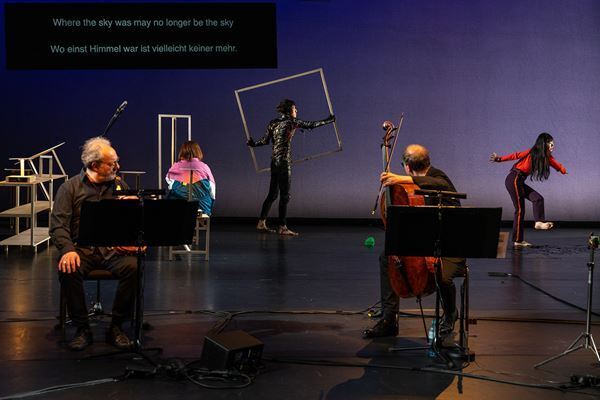 【レポート】岡田利規×藤倉大×チェルフィッチュ『リビングルームのメタモルフォーシス』世界初演