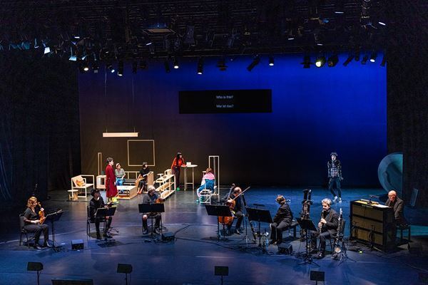 【レポート】岡田利規×藤倉大×チェルフィッチュ『リビングルームのメタモルフォーシス』世界初演