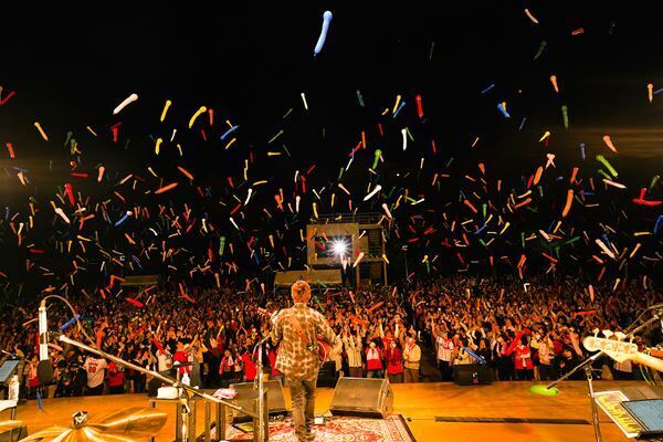 馬場俊英「一緒に集まって音楽ができることがうれしい」7年ぶり『野音でピース！』オフィシャルレポート