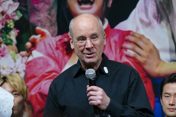 帝劇から世界へーー舞台『千と千尋の神隠し』製作会見に、“4人の千尋”はじめ総勢21名が出席