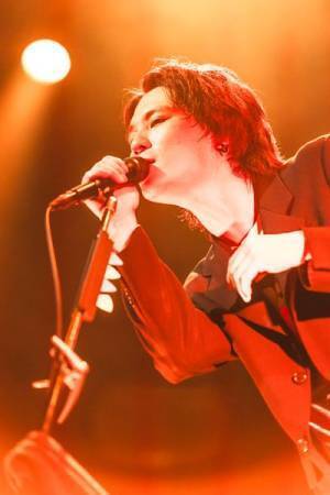 オレンジスパイニクラブが“一番大きな愛”を届けた、ツアー『見えないものに愛を』オフィシャルレポート