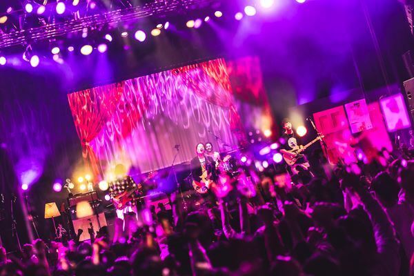 オレンジスパイニクラブが“一番大きな愛”を届けた、ツアー『見えないものに愛を』オフィシャルレポート