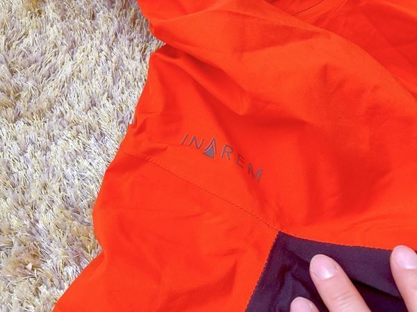 濡れにくい＆蒸れにくい！ ワークマン激安レインウェア「イナレムストレッチレインスーツ」をレビュー