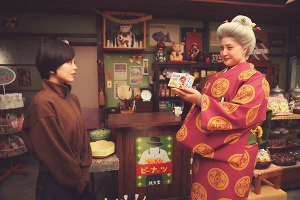 映画『ふしぎ駄菓子屋 銭天堂』新キャストで伊原六花の出演決定　場面写真も公開