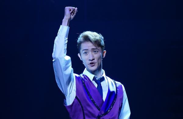 岩本照（Snow Man）、主演ミュージカル『キャッチ・ミー・イフ・ユー・キャン』で体幹の強さ際立つダンス