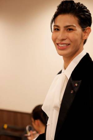 ラウール主演『赤羽骨子のボディガード』出演者が様々なミッションに挑んだ完成披露試写会のビハインド映像公開