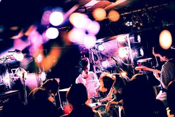 『Grasshopper vol.14』イヌモアルケバ×つきみ×Paper moon Endroll×猫背のネイビーセゾン　楽しむ場所、そして明日を生きる気力を作り出す音楽に出会う【レポート】