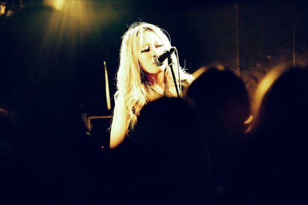 『Grasshopper vol.14』イヌモアルケバ×つきみ×Paper moon Endroll×猫背のネイビーセゾン　楽しむ場所、そして明日を生きる気力を作り出す音楽に出会う【レポート】