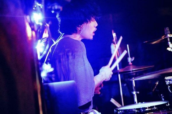 『Grasshopper vol.14』イヌモアルケバ×つきみ×Paper moon Endroll×猫背のネイビーセゾン　楽しむ場所、そして明日を生きる気力を作り出す音楽に出会う【レポート】