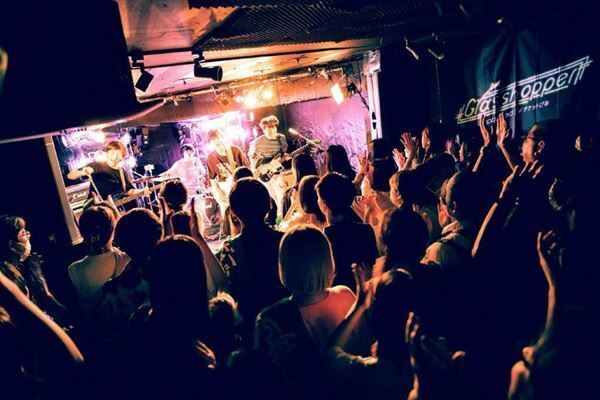 『Grasshopper vol.14』イヌモアルケバ×つきみ×Paper moon Endroll×猫背のネイビーセゾン　楽しむ場所、そして明日を生きる気力を作り出す音楽に出会う【レポート】