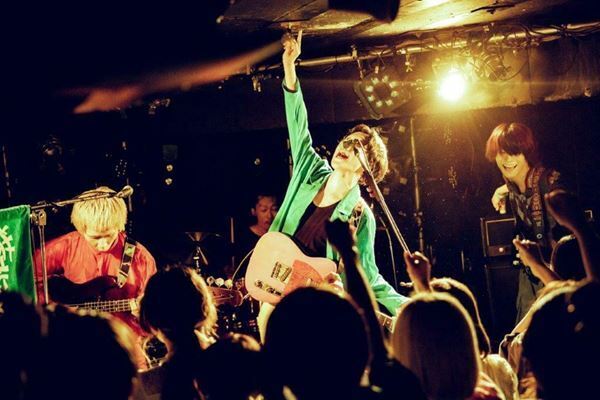 『Grasshopper vol.14』イヌモアルケバ×つきみ×Paper moon Endroll×猫背のネイビーセゾン　楽しむ場所、そして明日を生きる気力を作り出す音楽に出会う【レポート】