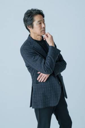 堤真一、加藤拓也演出で謎だらけの作品『カラカラ天気と五人の紳士』に挑む