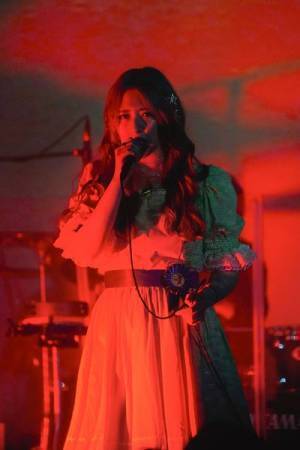 GLIM SPANKYが“幻想的な世界観”で魅了した『Velvet Theater 2023』オフィシャルレポート