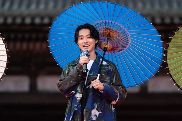 山﨑賢人＆奈緒らがロケ地、仁和寺で映画『陰陽師0』イベント開催　