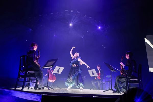 Reol「逃げ場だった音楽が居場所となった」10年の軌跡を凝縮「Reol Oneman Live “No title”in  BUDOKAN」