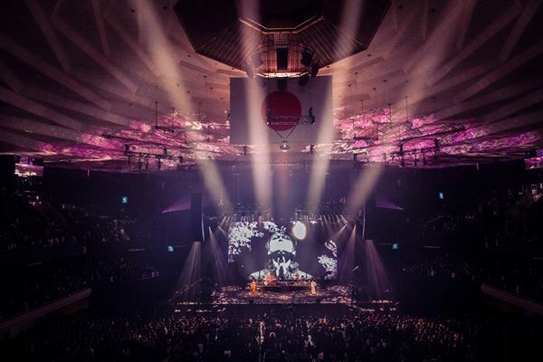 BUCK-TICKの特別な武道館公演『バクチク現象-2023-』オフィシャルレポート「続けるからさ。一緒に行こうぜ」